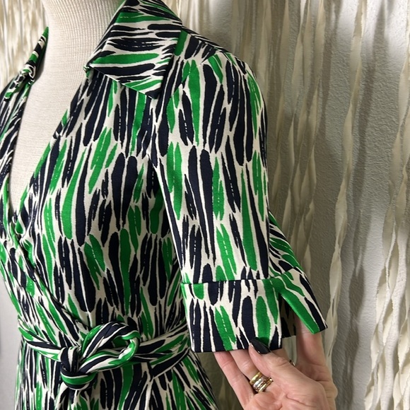 Diane Von Furstenberg | DVF Green and Navy Print Vintage Silk Wrap Dress Size 8 - Picture 2 of 13